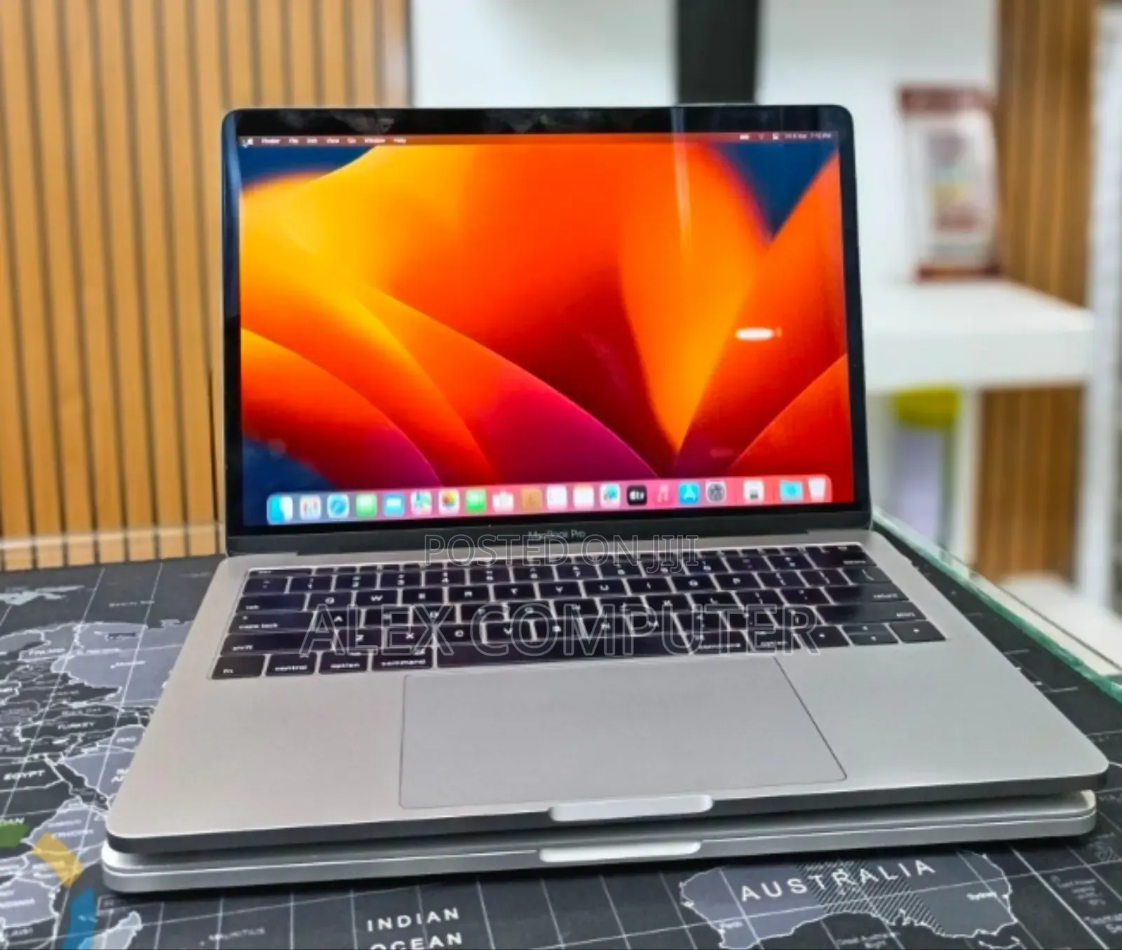 New Laptop Apple MacBook Pro 2017 16GB Intel Core i5 SSD 256GB