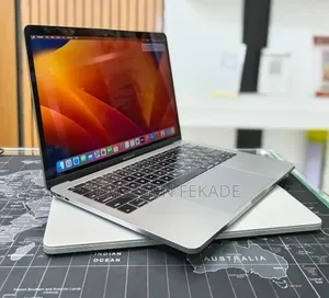 New Laptop Apple MacBook Pro 2017 16GB Intel Core i5 SSD 256GB