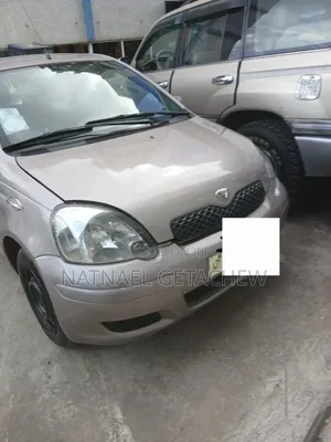 Toyota Vitz 2002 Silver