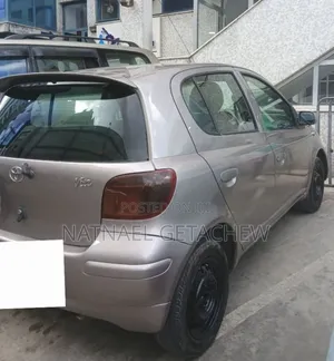 Toyota Vitz 2002 Silver