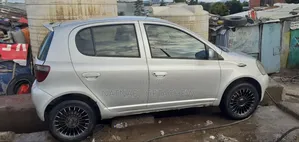 Toyota Vitz 2002 Silver