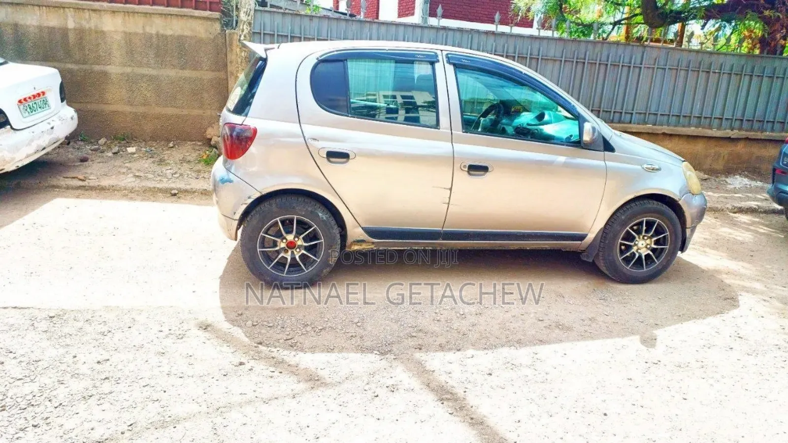 Toyota Vitz 2002 Silver