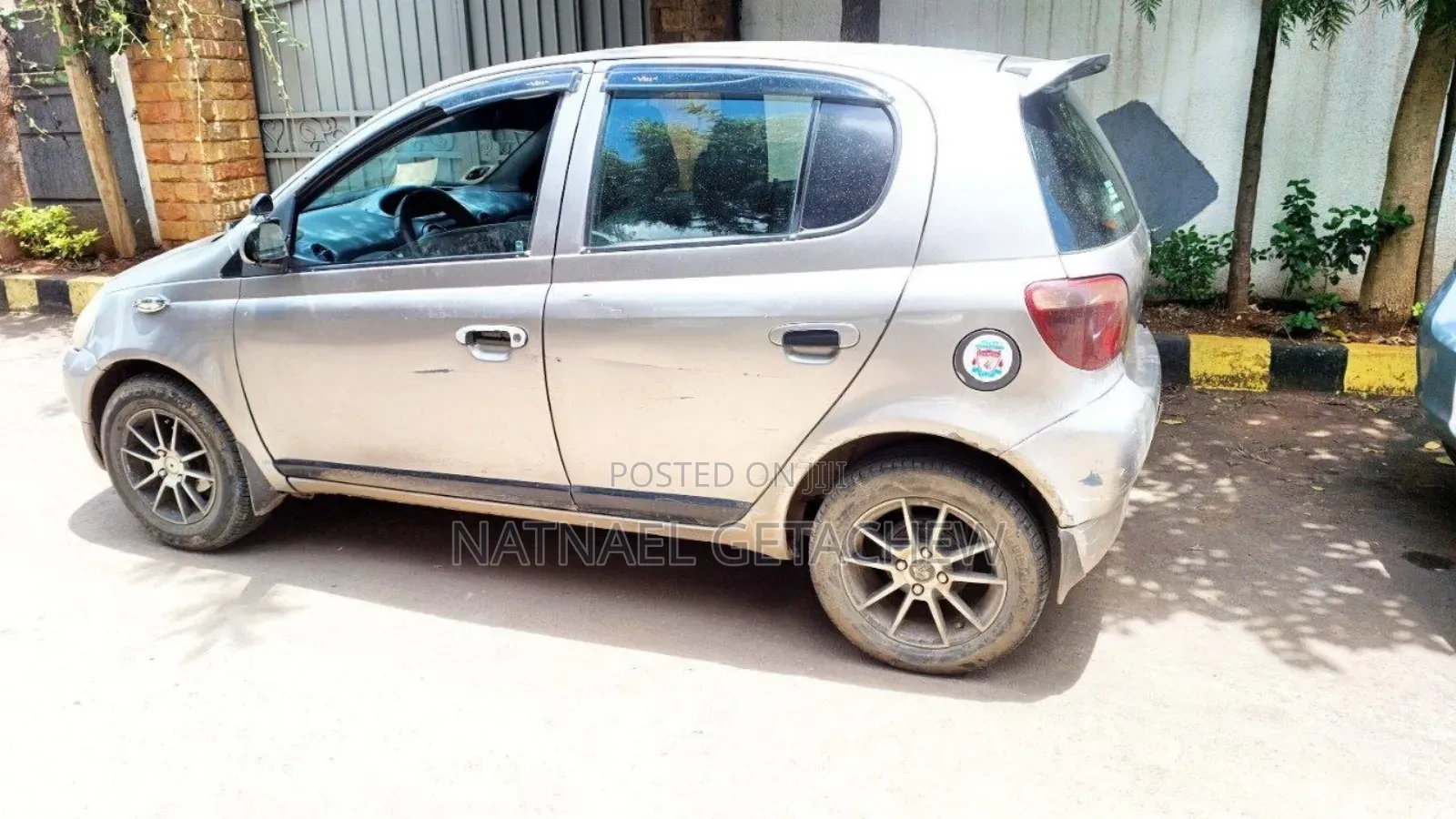 Toyota Vitz 2002 Silver