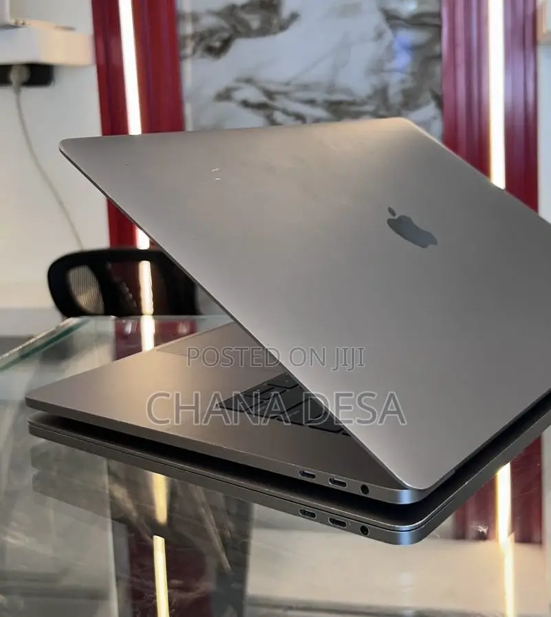 New Laptop Apple MacBook Pro 2018 16GB Intel Core i7 SSD 512GB