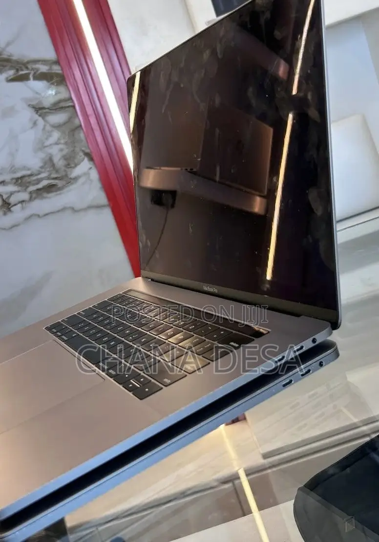 New Laptop Apple MacBook Pro 2018 16GB Intel Core i7 SSD 512GB