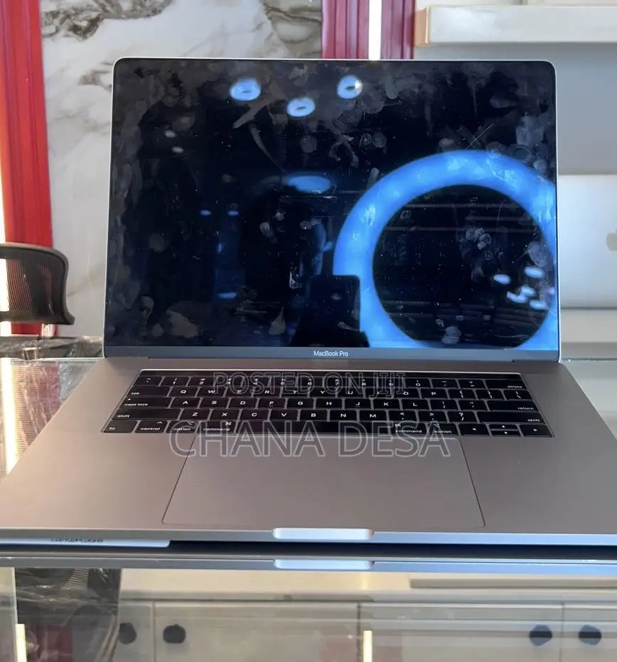 New Laptop Apple MacBook Pro 2018 16GB Intel Core i7 SSD 512GB