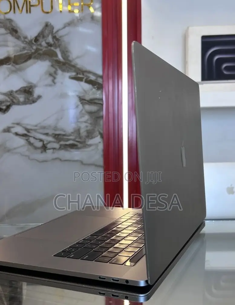 New Laptop Apple MacBook Pro 2018 16GB Intel Core i7 SSD 512GB