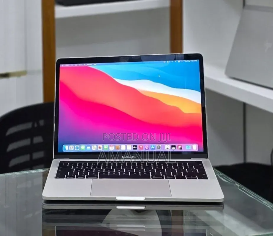 New Laptop Apple MacBook Pro 2019 16GB Intel Core i7 SSD 256GB
