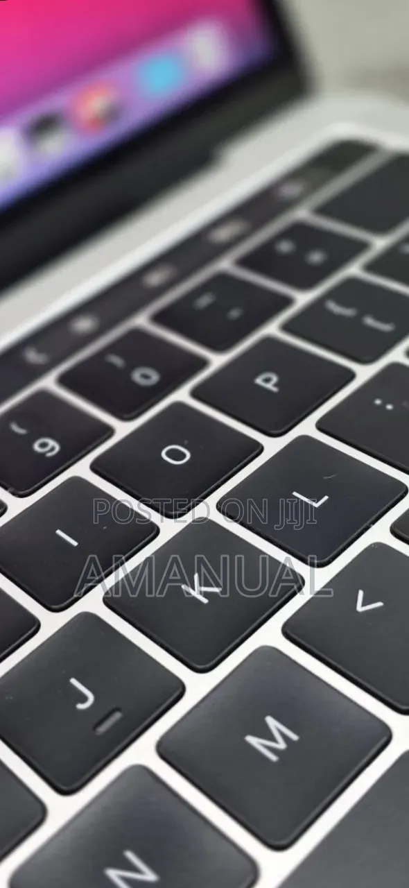 New Laptop Apple MacBook Pro 2019 16GB Intel Core i7 SSD 256GB