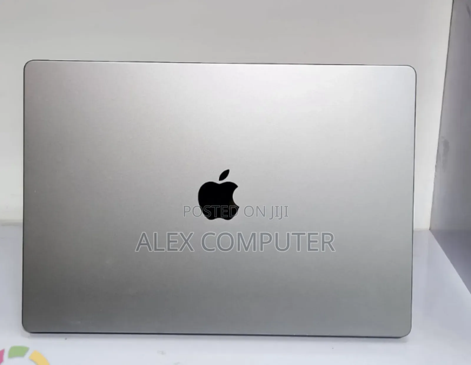 New Laptop Apple MacBook Pro M1 16GB Apple M1 Pro SSD 512GB