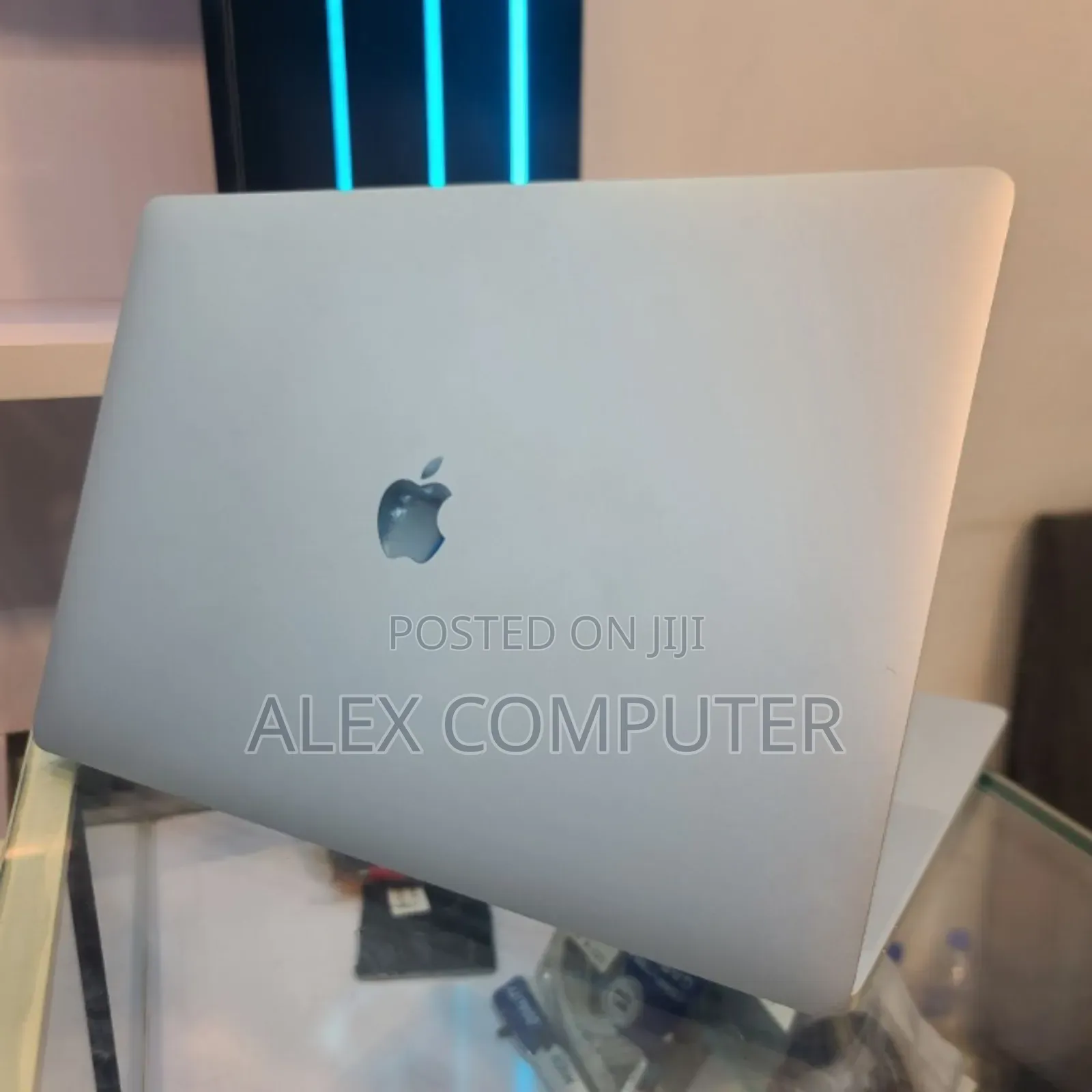 New Laptop Apple MacBook Pro 2019 16GB Intel Core i7 SSD 512GB