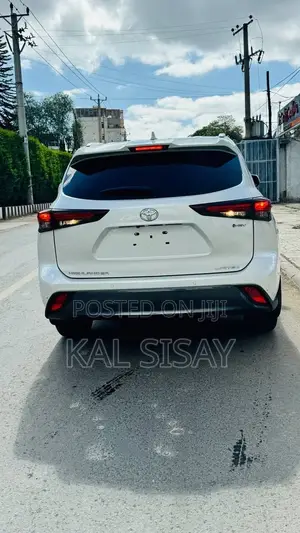 New Toyota Highlander Hybrid 2025 White