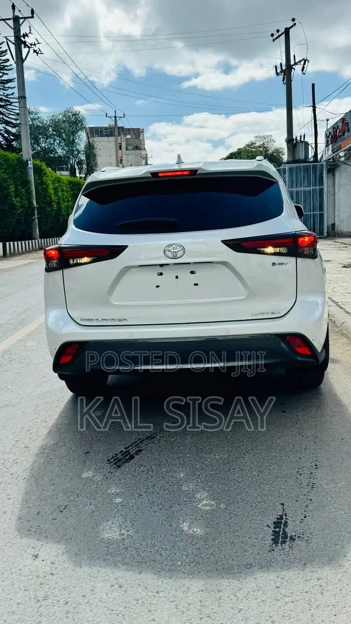 New Toyota Highlander Hybrid 2025 White