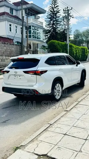 New Toyota Highlander Hybrid 2025 White