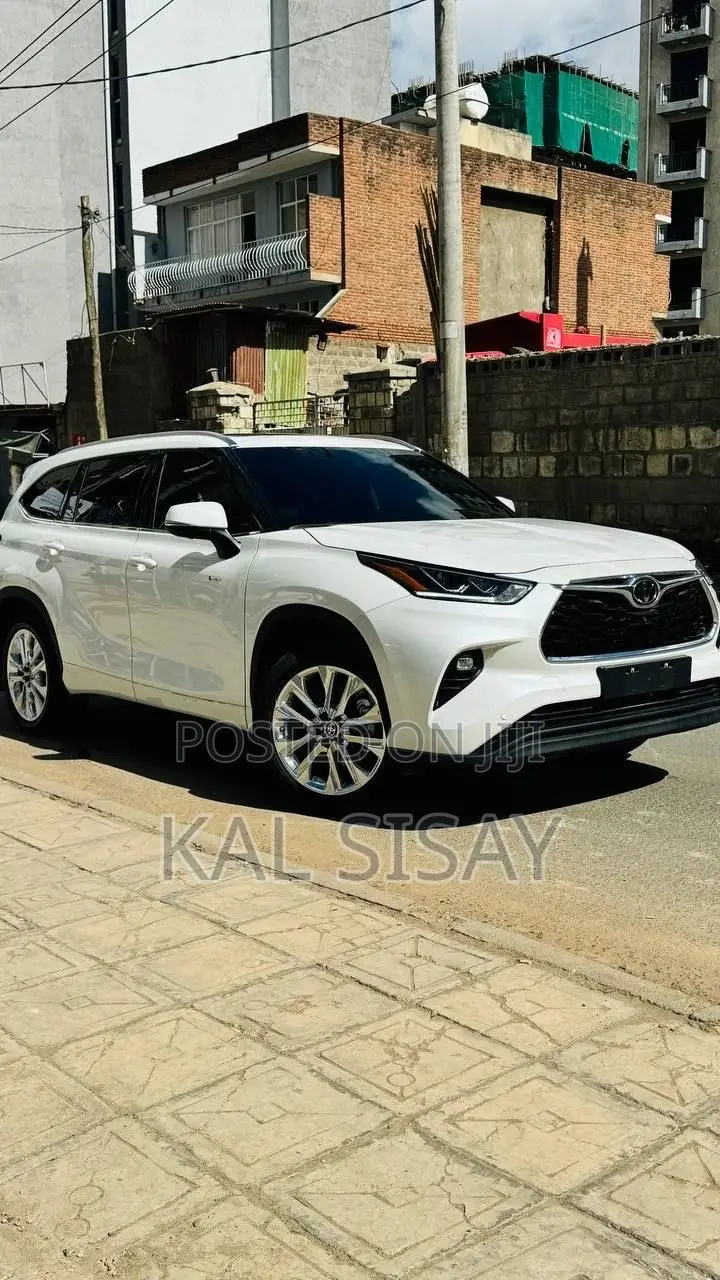 New Toyota Highlander Hybrid 2025 White