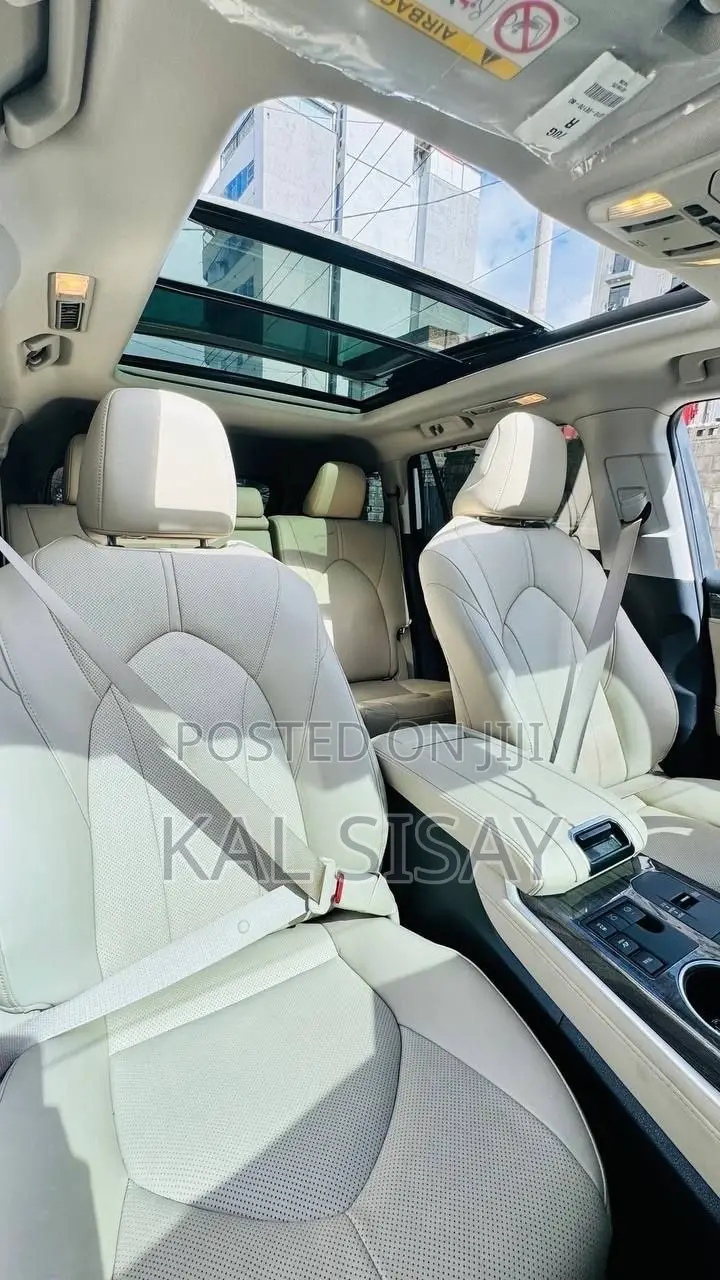 New Toyota Highlander Hybrid 2025 White