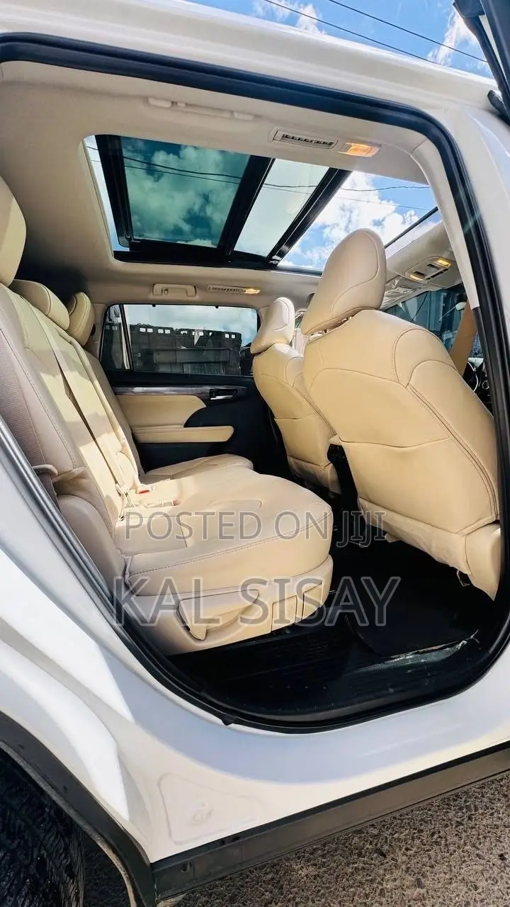 New Toyota Highlander Hybrid 2025 White