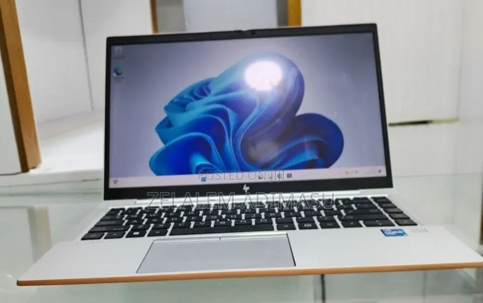 New Laptop HP EliteBook 840 G8 16GB Intel Core i5 SSD 512GB