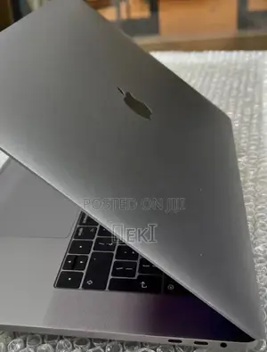 New Laptop Apple MacBook Pro 2017 16GB Intel Core i7 SSD 512GB