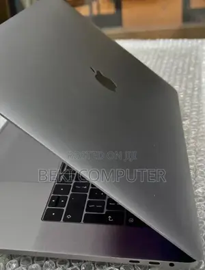 New Laptop Apple MacBook Pro 2017 16GB Intel Core i7 SSD 512GB