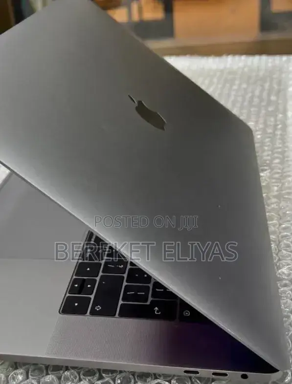 New Laptop Apple MacBook Pro 2017 16GB Intel Core i7 SSD 512GB