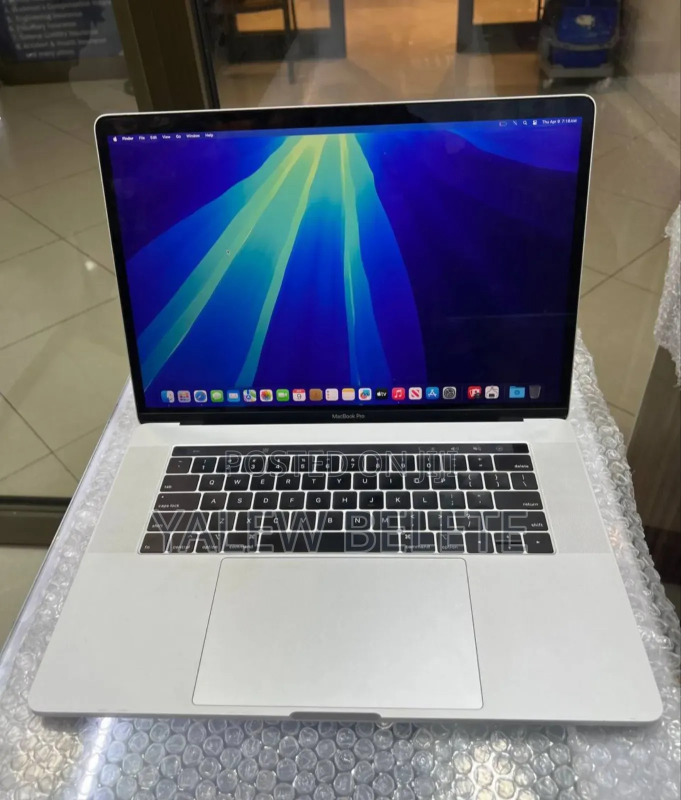 New Laptop Apple MacBook Pro 2018 16GB Intel Core i7 SSD 256GB