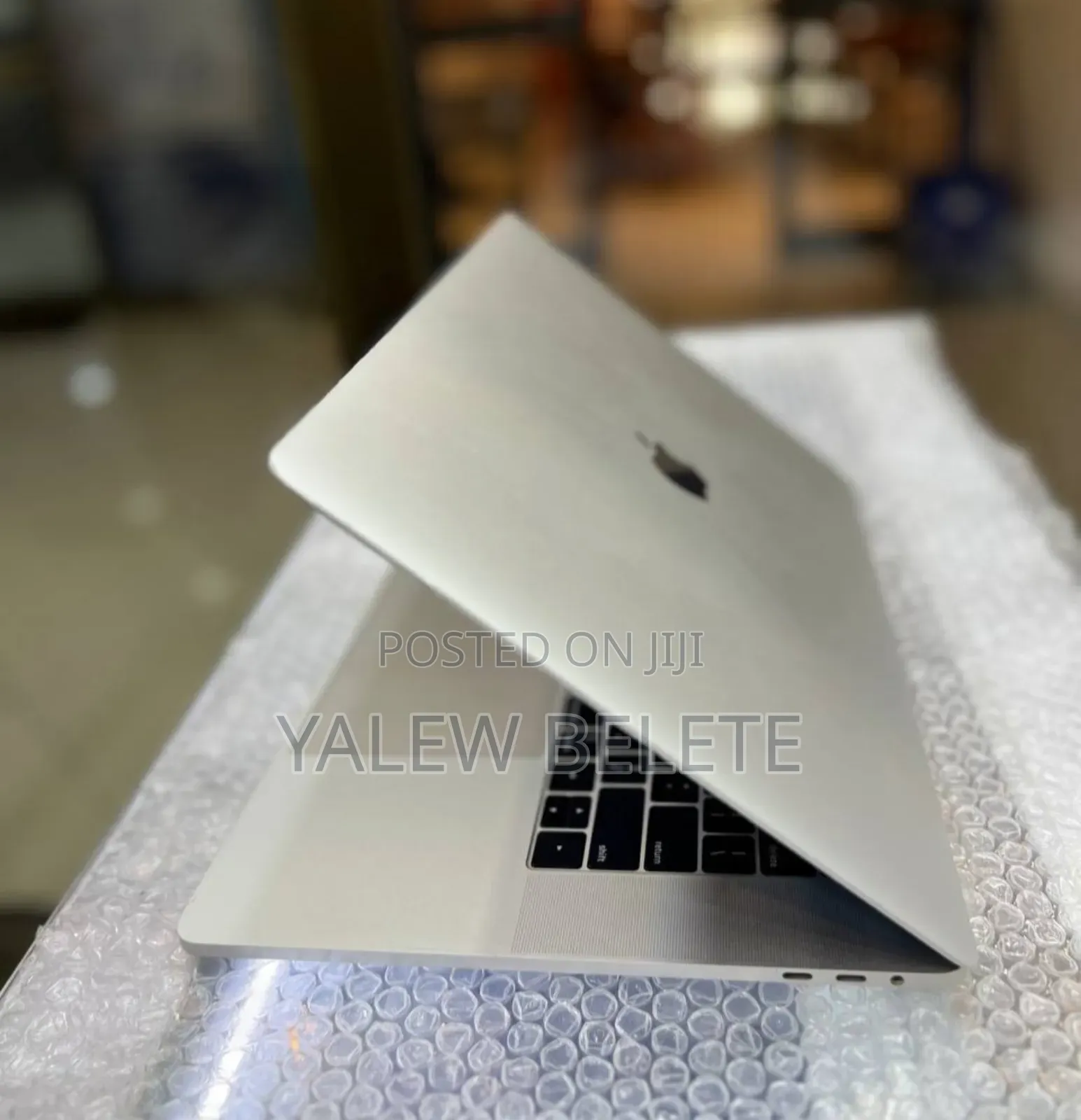 New Laptop Apple MacBook Pro 2018 16GB Intel Core i7 SSD 256GB