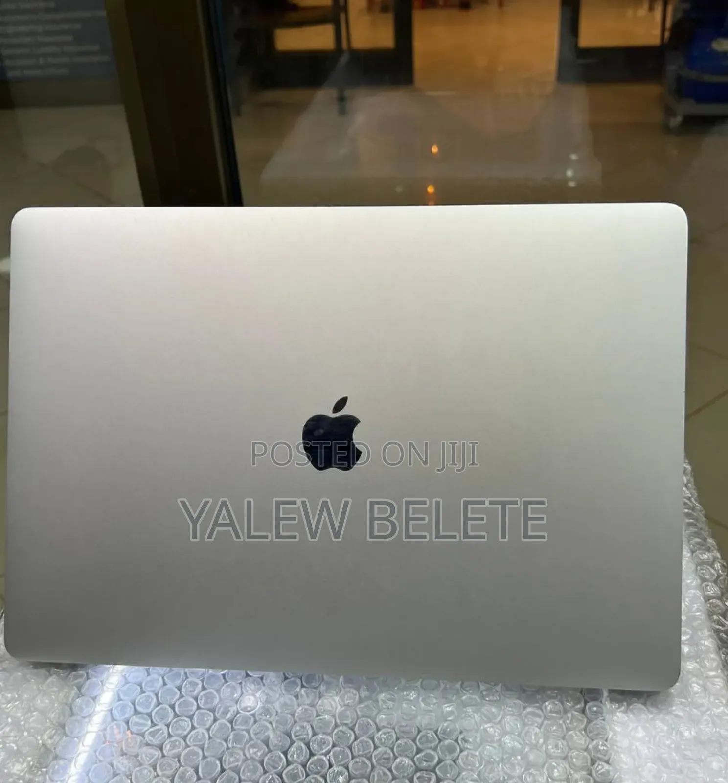 New Laptop Apple MacBook Pro 2018 16GB Intel Core i7 SSD 256GB