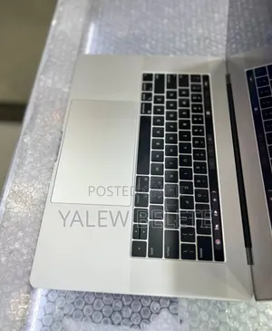 New Laptop Apple MacBook Pro 2018 16GB Intel Core i7 SSD 256GB
