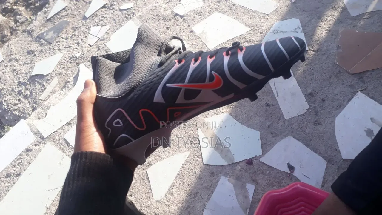 Cleats (Football Boots, ታኬታ)