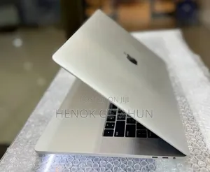 New Laptop Apple MacBook Pro 2018 16GB Intel Core i7 SSD 256GB