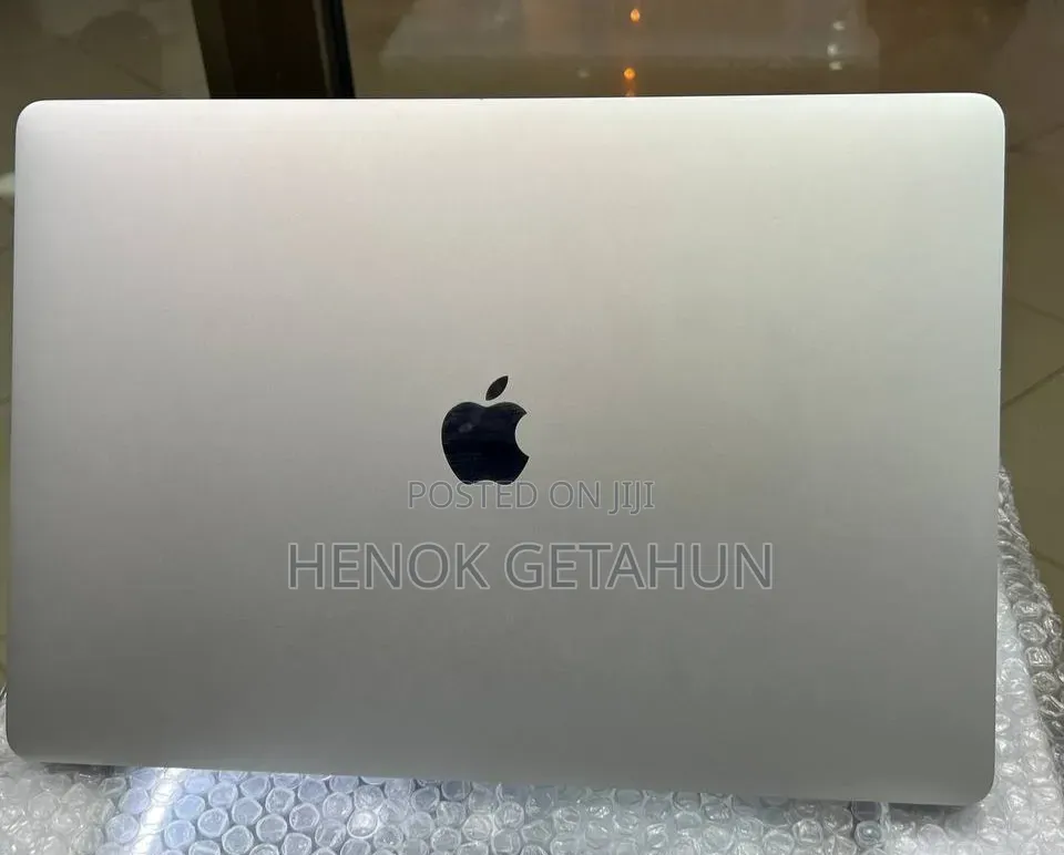 New Laptop Apple MacBook Pro 2018 16GB Intel Core i7 SSD 256GB