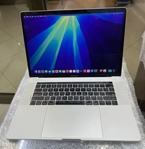 New Laptop Apple MacBook Pro 2018 16GB Intel Core i7 SSD 256GB