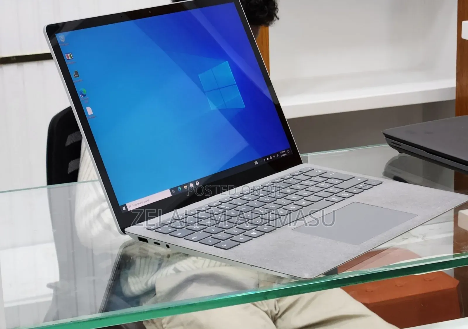 New Laptop Microsoft Surface 16GB Intel Core i7 SSD 256GB