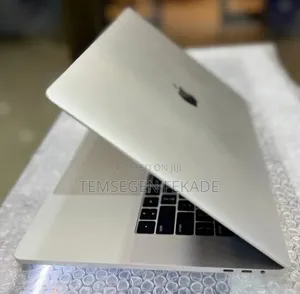 New Laptop Apple MacBook Pro 2018 16GB Intel Core i7 SSD 256GB