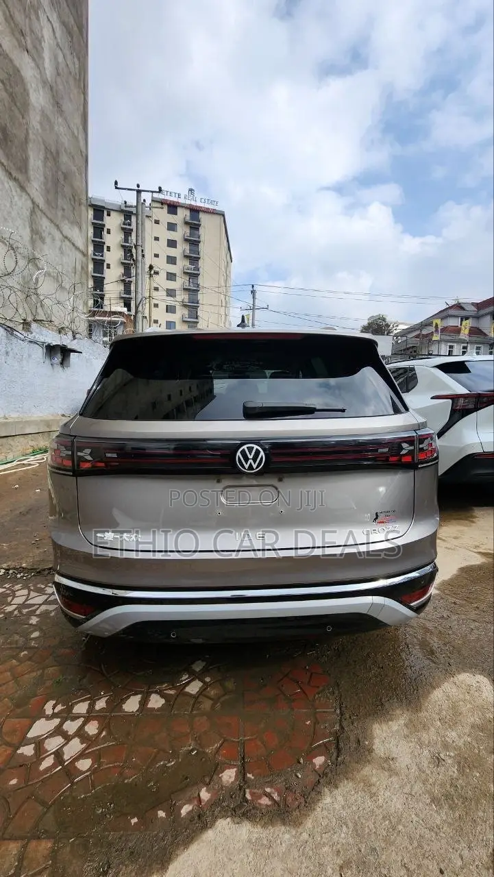 New Volkswagen ID.6 2024 Beige