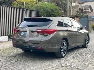 Hyundai i40 2014 Brown
