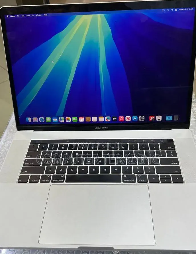 New Laptop Apple MacBook 2018 16GB Intel Core i7 SSD 256GB