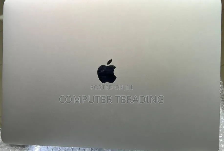 New Laptop Apple MacBook 2018 16GB Intel Core i7 SSD 256GB