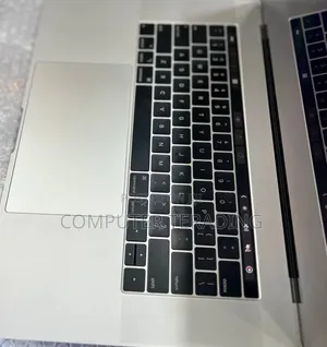 New Laptop Apple MacBook 2018 16GB Intel Core i7 SSD 256GB