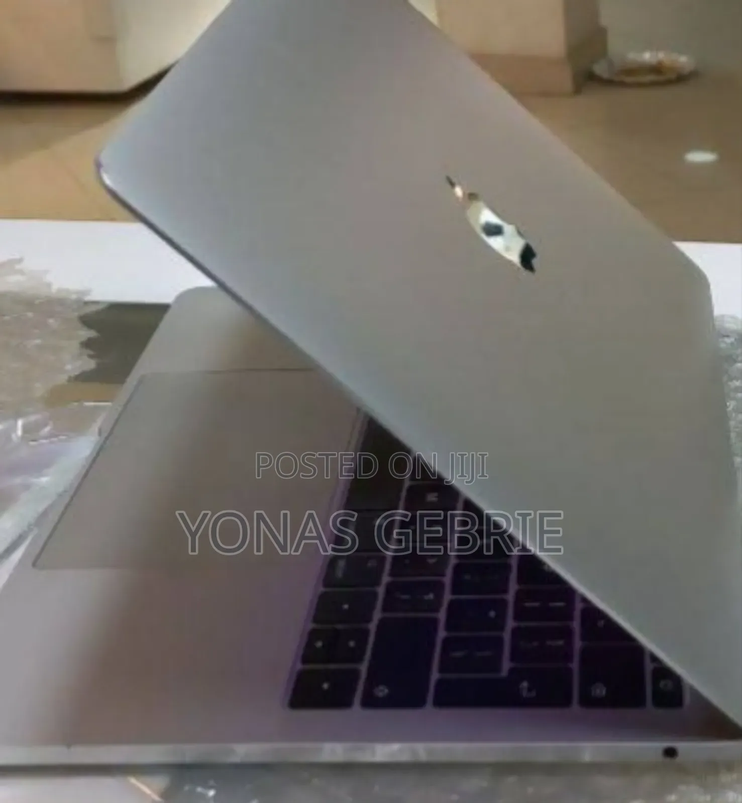 New Laptop Apple MacBook 8GB Intel Core i5 SSD 256GB