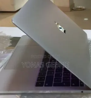 New Laptop Apple MacBook 8GB Intel Core i5 SSD 256GB