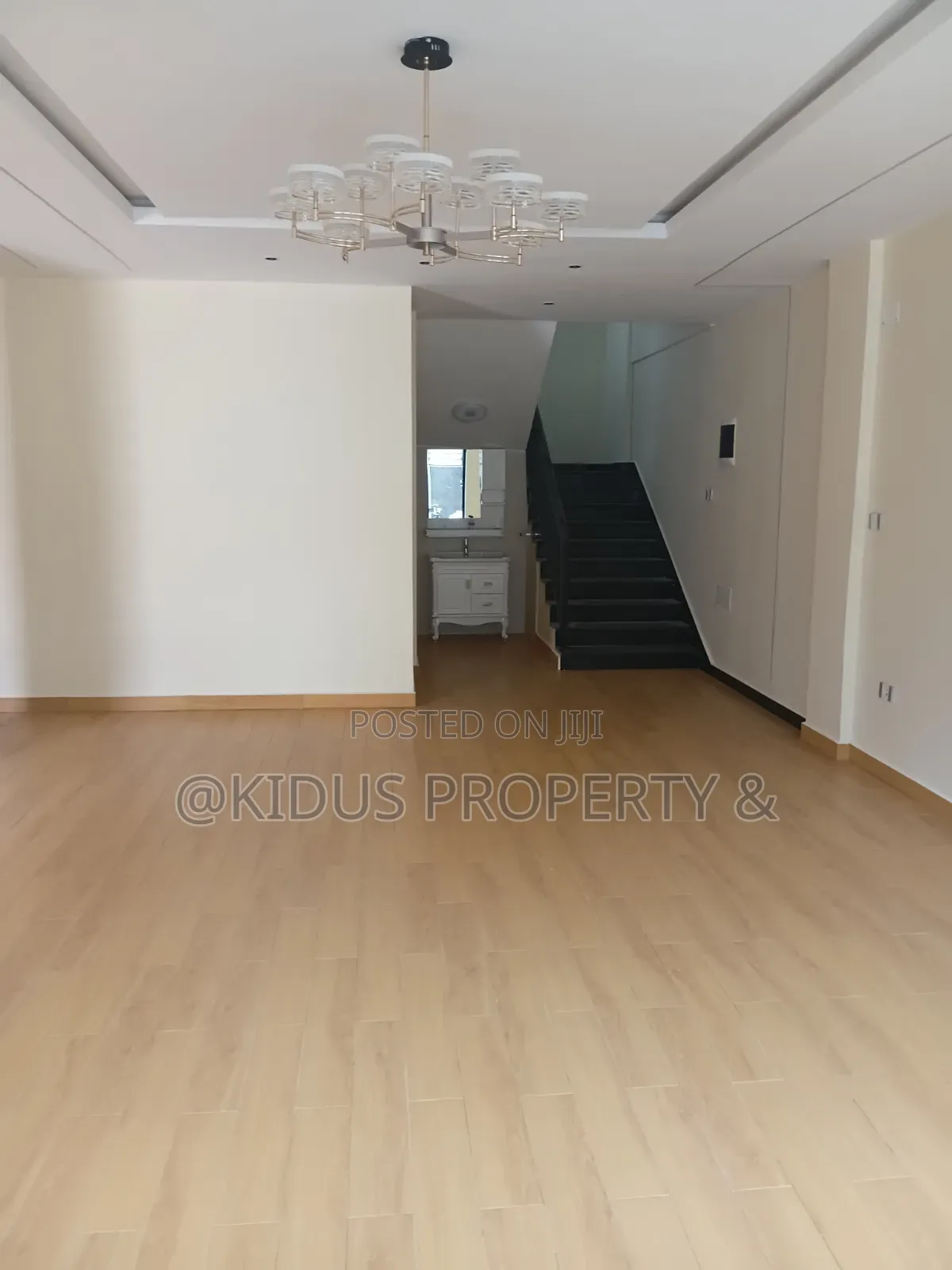 8bdrm Townhouse / Terrace in Mekaele Near To, Nifas Silk-Lafto for rent