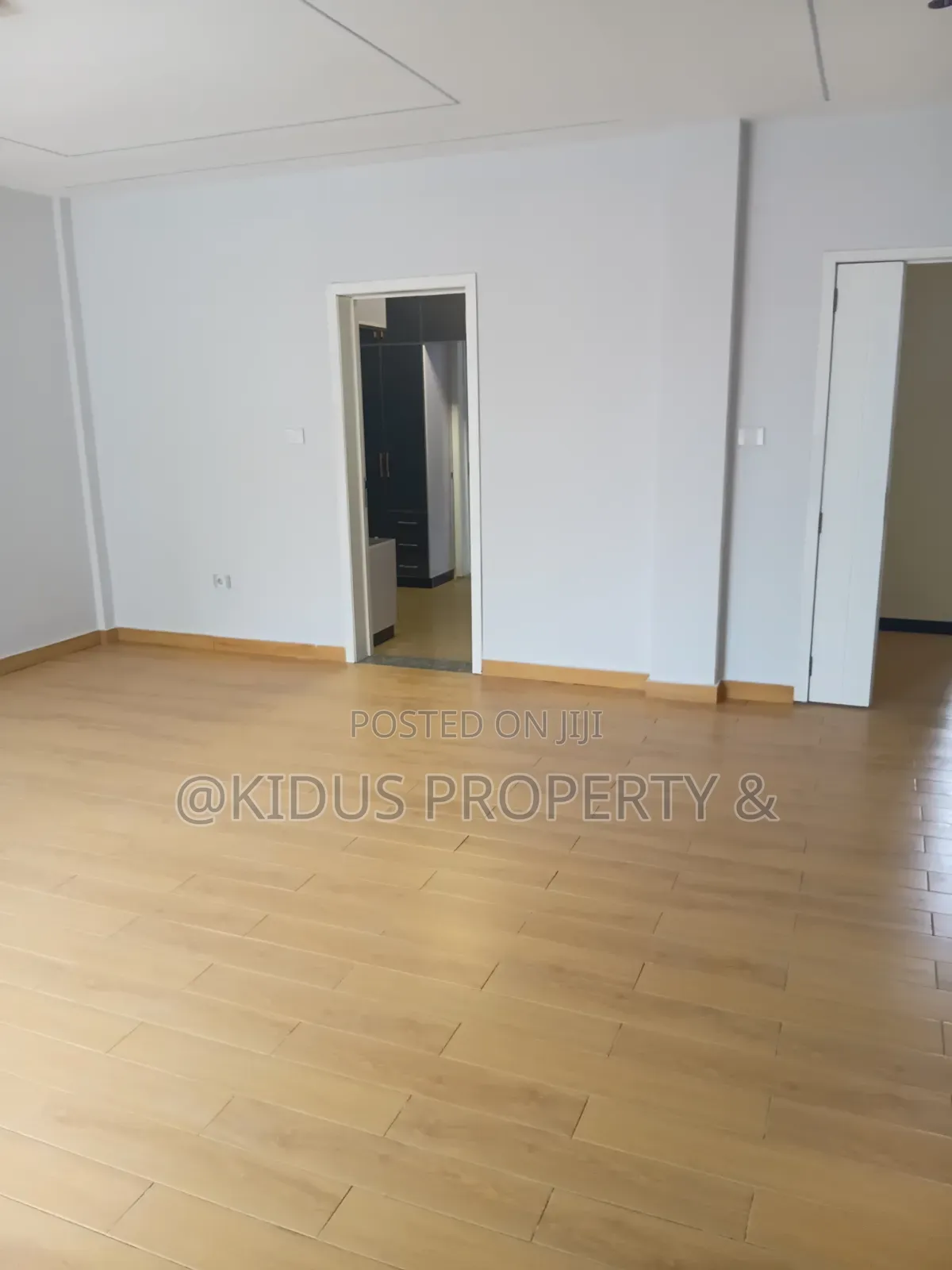 8bdrm Townhouse / Terrace in Mekaele Near To, Nifas Silk-Lafto for rent