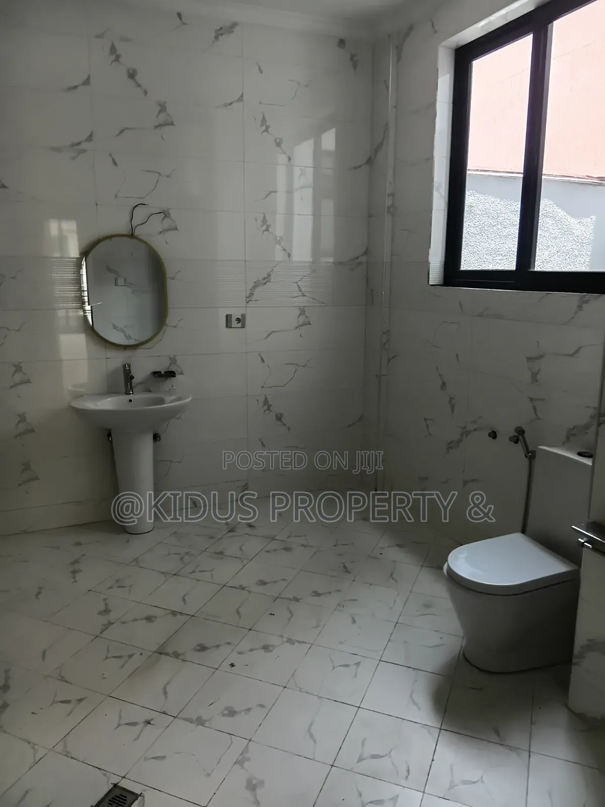 8bdrm Townhouse / Terrace in Mekaele Near To, Nifas Silk-Lafto for rent
