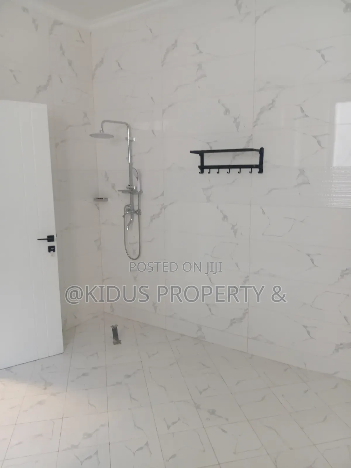 8bdrm Townhouse / Terrace in Mekaele Near To, Nifas Silk-Lafto for rent
