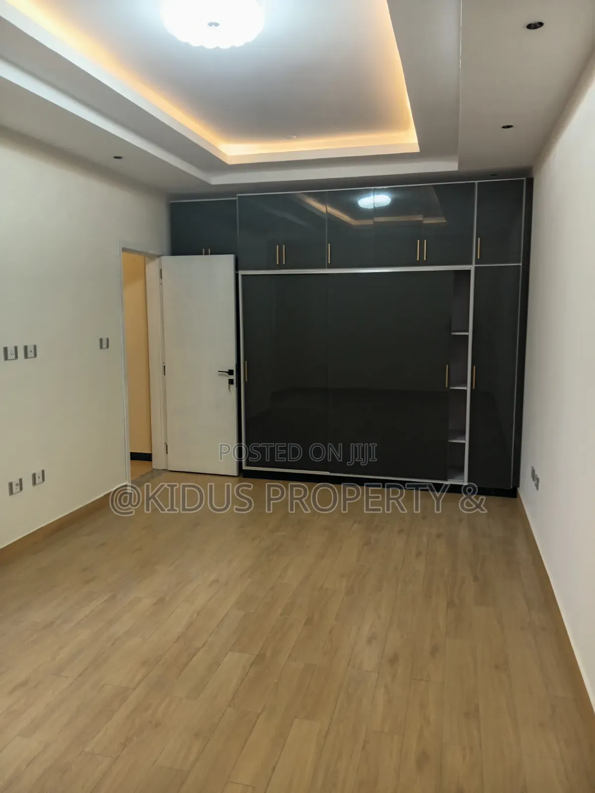 8bdrm Townhouse / Terrace in Mekaele Near To, Nifas Silk-Lafto for rent