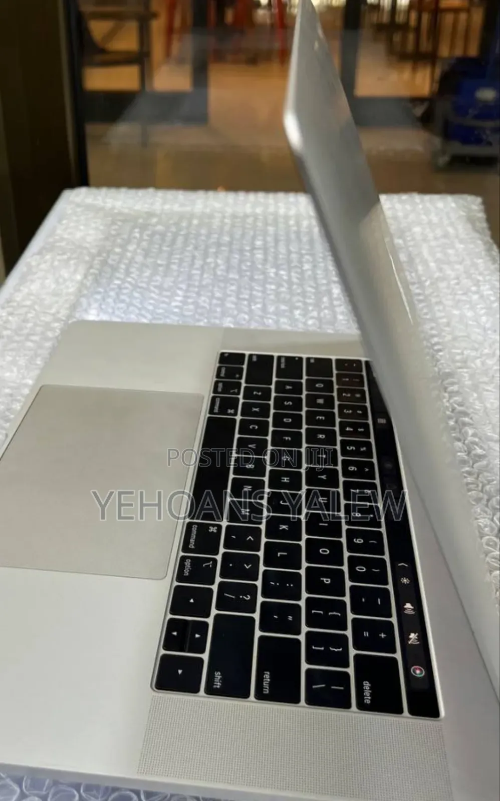 New Laptop Apple MacBook Pro 2018 16GB Intel Core i7 SSD 256GB