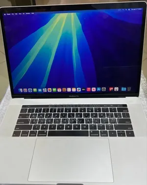 New Laptop Apple MacBook Pro 2018 16GB Intel Core i7 SSD 256GB