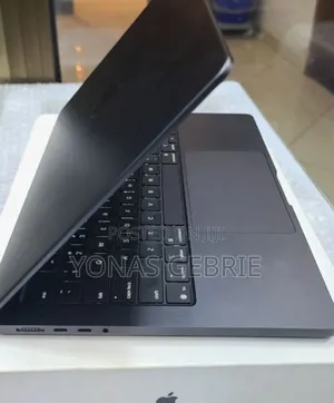 New Laptop Apple MacBook Pro 2025 M5 14-inch 16GB Apple M5 SSD 512GB